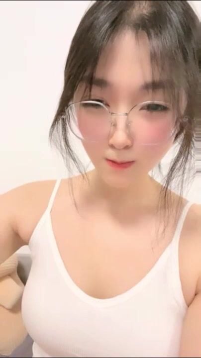 học sinh lớp 11 tranh thủ bố mẹ vắng nhà lôi sextoy ra nghich